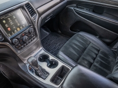 Used 2017  Jeep Grand Cherokee 4d SUV 4WD Laredo Altitude at A Motors Sales & Finance near San Antonio, TX