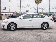 Used 2015  Nissan Altima 4d Sedan 2&period;5L at A Motors Sales & Finance near San Antonio&comma; TX