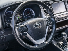Used 2019  Toyota Highlander 4d SUV FWD XLE at A Motors Sales & Finance near San Antonio&comma; TX