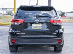 Used 2019  Toyota Highlander 4d SUV FWD XLE at A Motors Sales & Finance near San Antonio&comma; TX