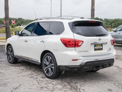 Used 2017  Nissan Pathfinder 4d SUV 4WD Platinum at A Motors Sales & Finance near San Antonio&comma; TX