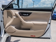 Used 2015  Nissan Altima 4d Sedan SL 3&period;5L at A Motors Sales & Finance near San Antonio&comma; TX