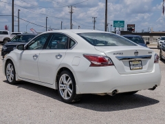 Used 2015  Nissan Altima 4d Sedan SL 3&period;5L at A Motors Sales & Finance near San Antonio&comma; TX