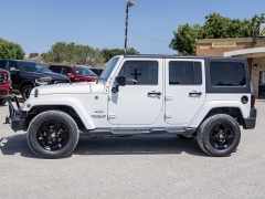 Used 2017  Jeep Wrangler Unlimited 4d Convertible Sahara at A Motors Sales & Finance near San Antonio&comma; TX