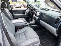 Used 2017  Toyota Sequoia 4d SUV RWD SR5 at A Motors Sales & Finance near San Antonio&comma; TX