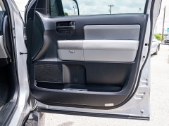Used 2017  Toyota Sequoia 4d SUV RWD SR5 at A Motors Sales & Finance near San Antonio&comma; TX