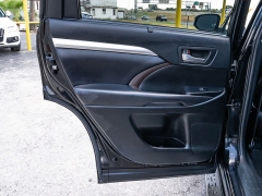Used 2019  Toyota Highlander 4d SUV FWD XLE at A Motors Sales & Finance near San Antonio&comma; TX