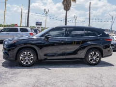 Used 2020  Toyota Highlander 4d SUV FWD XLE at A Motors Sales & Finance near San Antonio&comma; TX
