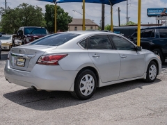 Used 2015  Nissan Altima 4d Sedan S 2&period;5L at A Motors Sales & Finance near San Antonio&comma; TX