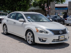 Used 2015  Nissan Altima 4d Sedan SL 3&period;5L at A Motors Sales & Finance near San Antonio&comma; TX
