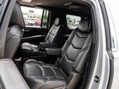 Used 2019  Cadillac Escalade ESV 4d SUV 4WD Platinum at A Motors Sales & Finance near San Antonio&comma; TX