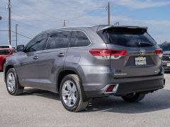 Used 2017 Toyota Highlander 4d SUV AWD Limited at A Motors Sales & Finance near San Antonio, TX