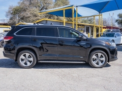 Used 2019  Toyota Highlander Hybrid 4d SUV AWD Limited at A Motors Sales & Finance near San Antonio&comma; TX
