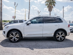Used 2017  Volkswagen Touareg 4d SUV 4motion Wolfsburg at A Motors Sales & Finance near San Antonio&comma; TX