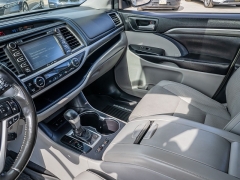 Used 2017 Toyota Highlander 4d SUV AWD Limited at A Motors Sales & Finance near San Antonio, TX