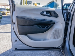 Used 2020  Chrysler Pacifica 4d Wagon Limited at A Motors Sales & Finance near San Antonio, TX