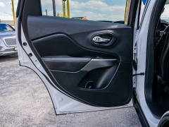 Used 2019 Jeep Cherokee 4d SUV FWD Latitude Plus 2.4L at A Motors Sales & Finance near San Antonio, TX