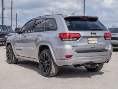 Used 2017  Jeep Grand Cherokee 4d SUV 4WD Laredo Altitude at A Motors Sales & Finance near San Antonio, TX