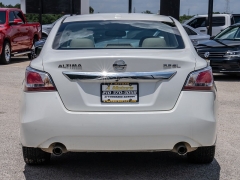 Used 2015  Nissan Altima 4d Sedan SL 3&period;5L at A Motors Sales & Finance near San Antonio&comma; TX