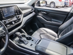 Used 2020  Toyota Highlander 4d SUV FWD XLE at A Motors Sales & Finance near San Antonio&comma; TX