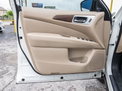Used 2017  Nissan Pathfinder 4d SUV 4WD Platinum at A Motors Sales & Finance near San Antonio&comma; TX