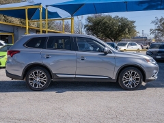 Used 2017  Mitsubishi Outlander 4d SUV FWD SE at A Motors Sales & Finance near San Antonio&comma; TX