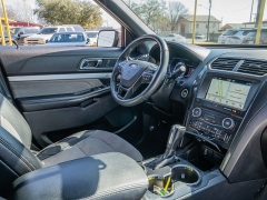 Used 2017  Ford Explorer 4d SUV FWD XLT at A Motors Sales & Finance near San Antonio&comma; TX