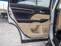 Used 2015  Toyota Highlander 4d SUV FWD Limited Platinum at A Motors Sales & Finance near San Antonio&comma; TX