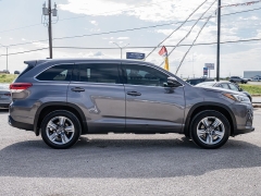 Used 2017 Toyota Highlander 4d SUV AWD Limited at A Motors Sales & Finance near San Antonio, TX