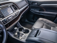 Used 2019  Toyota Highlander 4d SUV FWD XLE at A Motors Sales & Finance near San Antonio&comma; TX