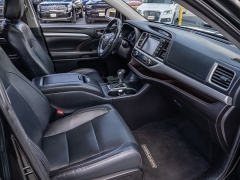 Used 2019  Toyota Highlander 4d SUV FWD XLE at A Motors Sales & Finance near San Antonio&comma; TX