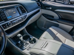 Used 2018  Toyota Highlander 4d SUV AWD XLE at A Motors Sales & Finance near San Antonio&comma; TX