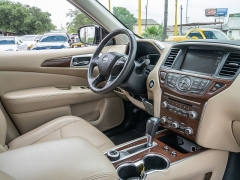 Used 2017  Nissan Pathfinder 4d SUV 4WD Platinum at A Motors Sales & Finance near San Antonio&comma; TX