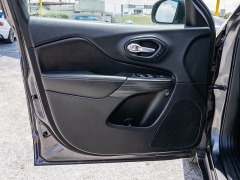 Used 2016  Jeep Cherokee 4d SUV 4WD Limited V6 at A Motors Sales & Finance near San Antonio&comma; TX