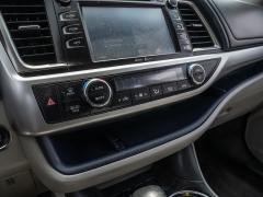 Used 2015  Toyota Highlander 4d SUV FWD XLE at A Motors Sales & Finance near San Antonio&comma; TX