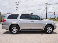 Used 2017  Toyota Sequoia 4d SUV RWD SR5 at A Motors Sales & Finance near San Antonio&comma; TX