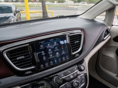 Used 2020  Chrysler Pacifica 4d Wagon Limited at A Motors Sales & Finance near San Antonio, TX