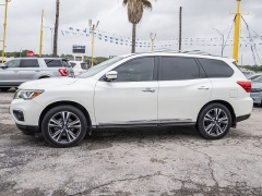 Used 2017  Nissan Pathfinder 4d SUV 4WD Platinum at A Motors Sales & Finance near San Antonio&comma; TX