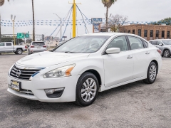 Used 2015  Nissan Altima 4d Sedan 2&period;5L at A Motors Sales & Finance near San Antonio&comma; TX