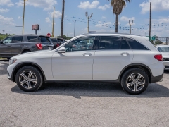 Used 2017  Mercedes-Benz GLC-Class 4d SUV GLC300 at A Motors Sales & Finance near San Antonio&comma; TX