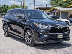 Used 2020  Toyota Highlander 4d SUV FWD XLE at A Motors Sales & Finance near San Antonio&comma; TX