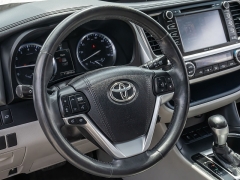 Used 2015  Toyota Highlander 4d SUV FWD XLE at A Motors Sales & Finance near San Antonio&comma; TX