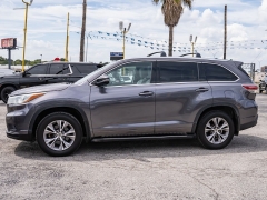 Used 2015  Toyota Highlander 4d SUV FWD XLE at A Motors Sales & Finance near San Antonio&comma; TX