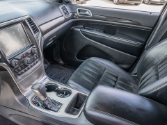 Used 2017  Jeep Grand Cherokee 4d SUV 4WD Laredo Altitude at A Motors Sales & Finance near San Antonio, TX