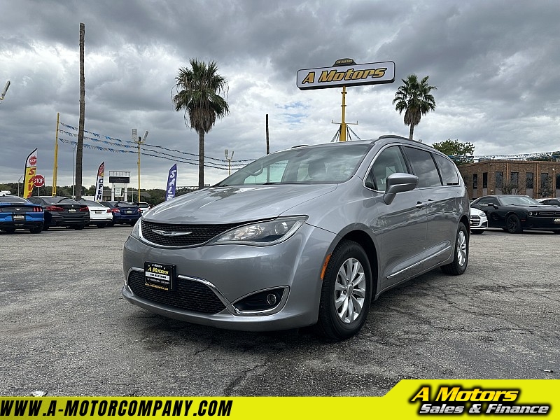 Used 2017  Chrysler Pacifica 4d Wagon Touring-L at A Motors Sales & Finance near San Antonio, TX