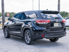 Used 2019  Toyota Highlander 4d SUV FWD XLE at A Motors Sales & Finance near San Antonio&comma; TX
