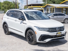 Used 2022  Volkswagen Tiguan 2&period;0T SE R-Line Black FWD at A Motors Sales & Finance near San Antonio&comma; TX