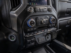 Used 2020  GMC Sierra 2500 4WD Crew Cab Denali Dsl at A Motors Sales & Finance near San Antonio&comma; TX