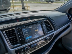 Used 2018  Toyota Highlander 4d SUV AWD XLE at A Motors Sales & Finance near San Antonio&comma; TX