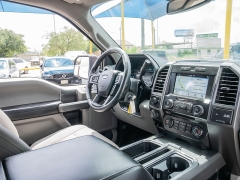 Used 2017  Ford F-150 2WD SuperCrew XLT 5 1&sol;2 at A Motors Sales & Finance near San Antonio&comma; TX